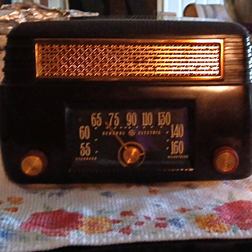 Vintage tabletop tube radio - ge,