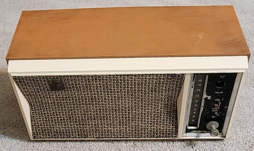 Vintage 1950 tube radio - vintage, 1950's